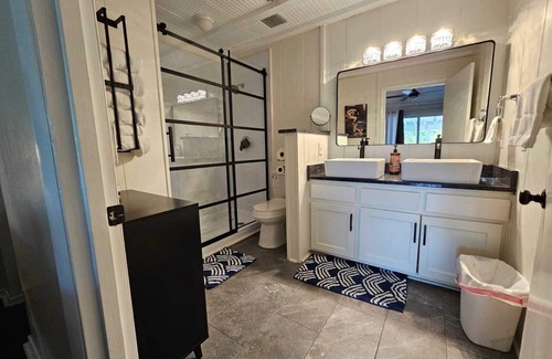 Hanahan Villa | Romantic Waterfront Villa w/ Separate In-Law Suite. Wifi, Kayak, Pet-Friendly!