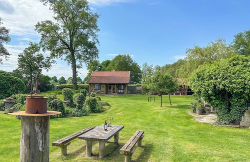 Homberg House | Romantic wooden cottage with lots of art