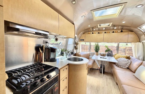 Orderville House | Romantic Zion Airstream #2 | Hot Tub & Stargazing