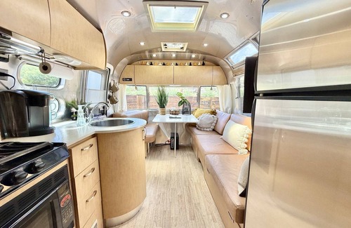 Orderville House | Romantic Zion Airstream #2 | Hot Tub & Stargazing