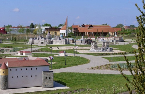 Csorvas RV Rental | Romantik Garden Camp. Oase der Ruhe
