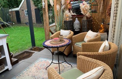 Den Ham Bed & Breakfast | Romantisch Wellness Appartement met privé Hottub Sauna Gamesroom