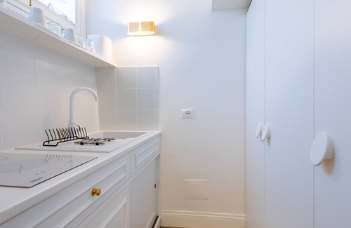 Roman Ghetto House | Rome In Suite, is a holiday home located in the historic center of Rome.