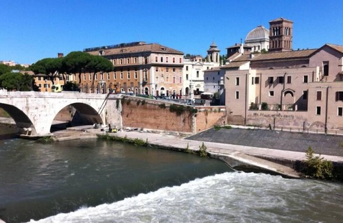Roman Ghetto Apartment | Rome: Live in Rome in an historical house! location set of famous movies