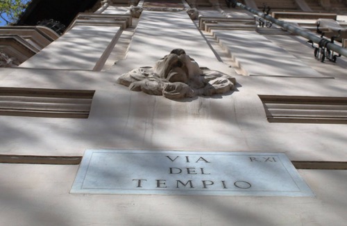 Roman Ghetto Apartment | Rome: Live in Rome in an historical house! location set of famous movies