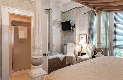 Stratford Apartment | Romeo and Juliet Stone Maiden Inn