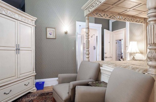 Stratford Apartment | Romeo and Juliet Stone Maiden Inn