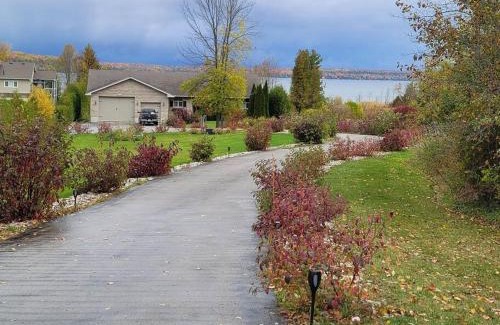 Wiarton House | Romeo Resort -Waterfront-