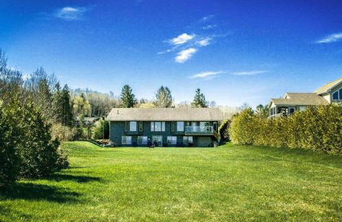 Wiarton House | Romeo Resort -Waterfront-