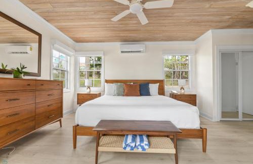 Dunmore Town Hotel | Romora Bay Resort & Marina