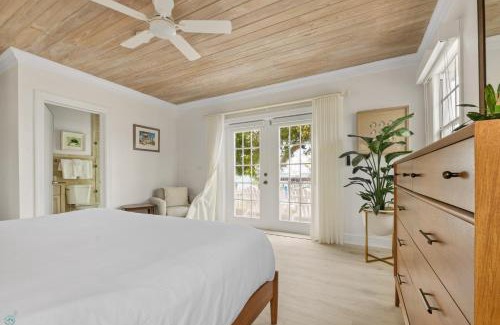 Dunmore Town Hotel | Romora Bay Resort & Marina