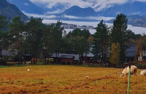Isfjorden House | Romsdalseggen Camping