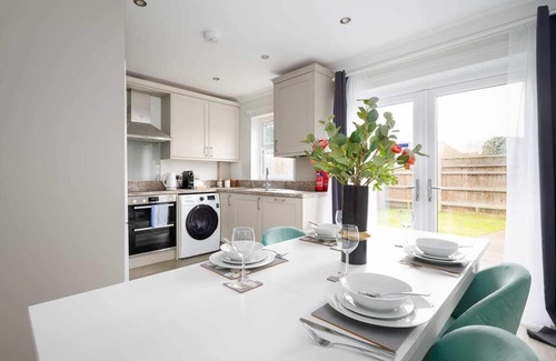 Mill Road House | Romsey Terrace-3 Bedroom House with parking