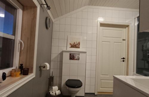 Trogstad Apartment | Romslig leilighet i underetasje