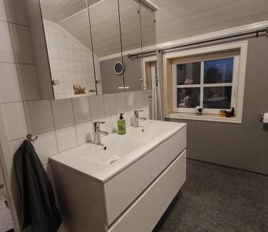 Trogstad Apartment | Romslig leilighet i underetasje
