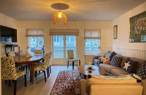 Stromstad House | Romslig og sjønært feriehus på Nøtholmen