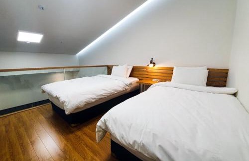 Jeongseon House | Romyzian Garden Mountain House