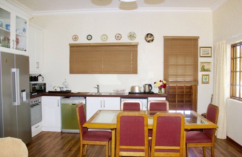 Winston Park Cottage | Rondeletia Cottage Guesthouse ♛ Premium Self-catering (incl. breakfast basket)