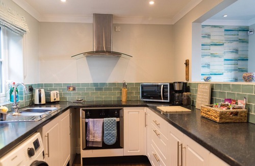 Little Malvern House | Rondene - Luxury Cottage with Covered Hot Tub and Log Burner