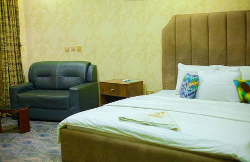 Ado Ekiti Hotel | RONKIBOG CRYSTAL HOTEL & SUITES