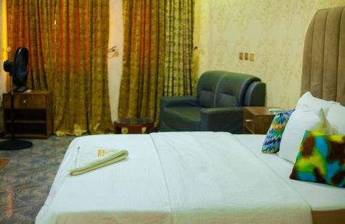 Ado Ekiti Hotel | RONKIBOG CRYSTAL HOTEL & SUITES