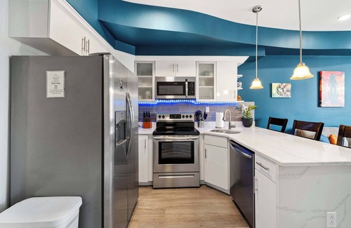 West Poplar House | Roof Deck! 3 Bdrm, 3 ba, Prime Location!