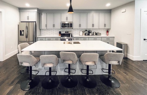 Neponset - Port Norfolk Apartment | Roof Deck, Sleeps 10, W/D, Waterviews!