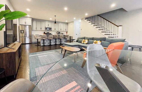 Neponset - Port Norfolk Apartment | Roof Deck, Sleeps 10, W/D, Waterviews!