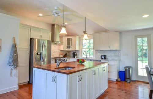 South Chatham House | Roof Deck, Walk to Forest Beach, Fire Pit!