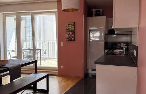 Favoriten Apartment | Roof terrace apartment near Reumannplatz (subway)