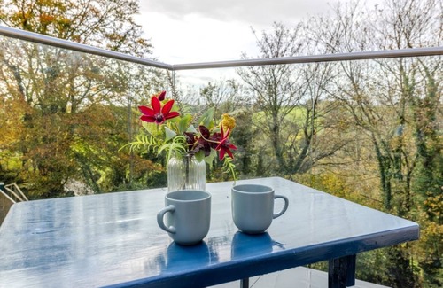 Redlynch House | ❤️Roof top Garden Sleeps 8 Spacious Retreat❤️