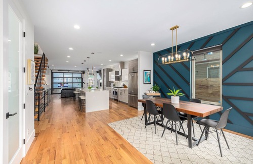 Overland House | Roof Top Patio, Hot Tub, & Minutes from Downtown!