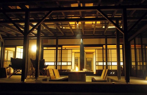 Minami-Alps House | Roofed BBQ deckJapanese modern old folk house sur/Minami Alps Yamanashi
