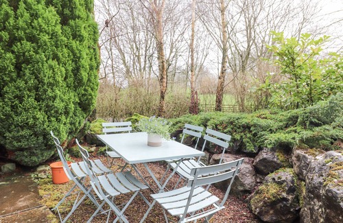 Hawes Cottage | ROOFSTONES COTTAGE, pet friendly, with a garden in Hawes