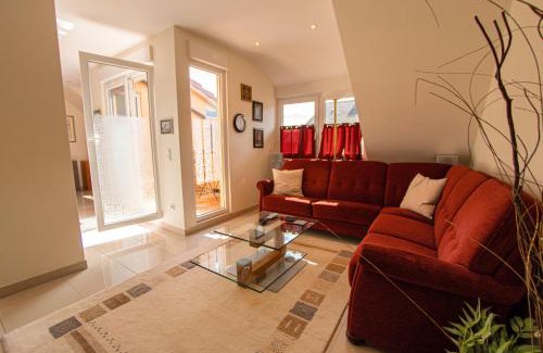 Schriesheim Apartment | Rooftop 85qm - Burgblick - nahe Heidelberg - Loggia - Büro - Klima