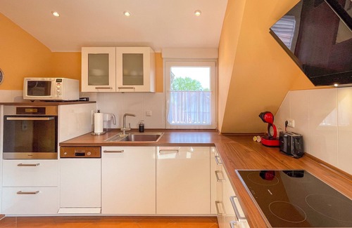 Schriesheim Condo | Rooftop: 85sqm² | castle view | loggia | office | air conditioning