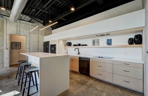 Downtown Oklahoma City Apartment | Rooftop Access. Downtown Views. Wi-fi. Pets OK!