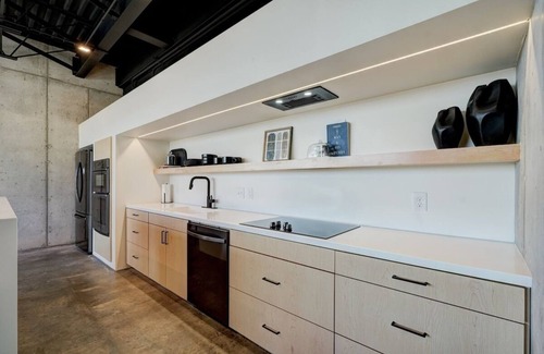 Downtown Oklahoma City Apartment | Rooftop Access. Downtown Views. Wi-fi. Pets OK!
