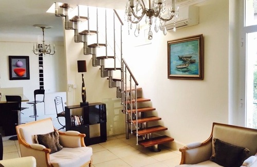 Riou - Petit Juas - Av de Grasse Apartment | Rooftop Apt, Seaviews, Terrace, 2 bedrooms 2 bathrooms, 7 mins walk to Croisette