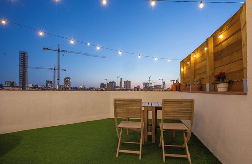 Provencals del Poblenou Apartment | Rooftop Apt with a view of all the city next to the beach