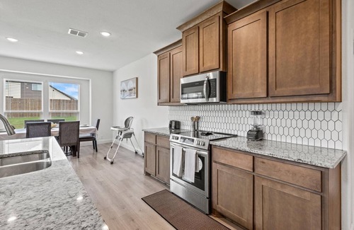 Mesquite House | Rooftop Bliss 4br with Crib/office Space, Free parking/AC with WiFi in Mesquite