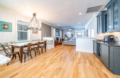 Gold Coast Condo | Rooftop Deck, Ocean Views & Elevator: Huge Home 6BR/4.5BA. Steps from beach!