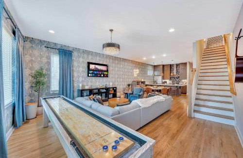 Nashville House | Rooftop Deck & Shuffleboard BBQ Near Downtown