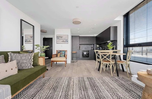 Old Trafford Apartment | Rooftop Flat Stunning City View by City SuperHost