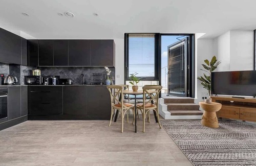 Old Trafford Apartment | Rooftop Flat Stunning City View by City SuperHost