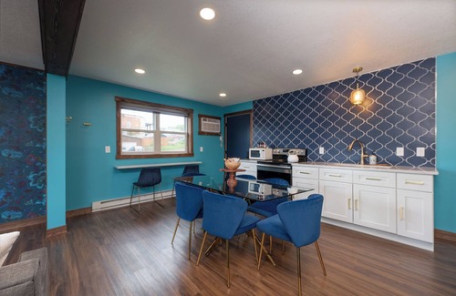 Prescott Condo | Rooftop & Game Room | Patio | Fireplace