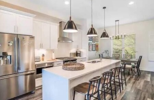 Hurwood Heights House | Rooftop/Geodis Park/Pet Friendly