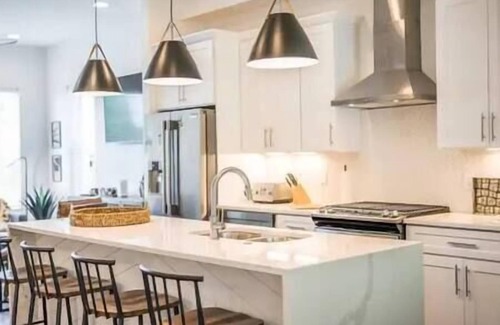 Hurwood Heights House | Rooftop/Geodis Park/Pet Friendly