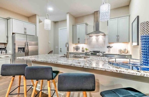 Nashville House | Rooftop Hot Tub Skyline Views! Game Room! 12 Beds