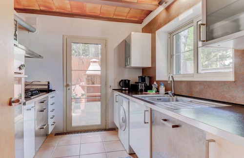 Cala San Vicente Ski Chalet | Rooftop Jacuzzi, walking distance to the beach